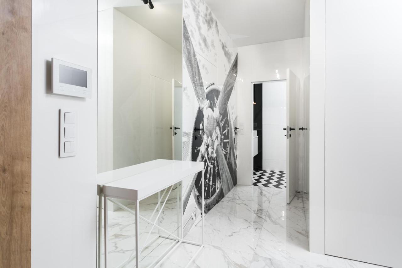 Luxury Apartments Mennica Residence - Golden Apartments - City Center Warschau Exterior foto